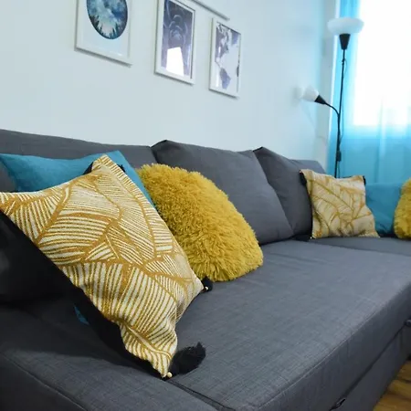 Central Apartment *